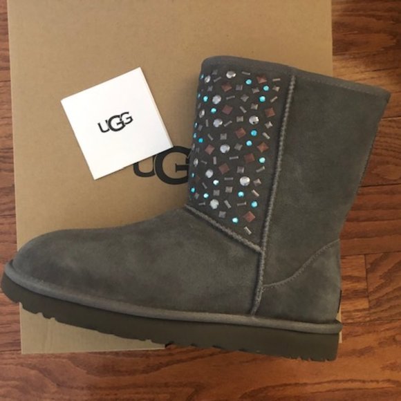 UGG short suede sheepskin stud II boot. Size: 8, 9 - Picture 1 of 15